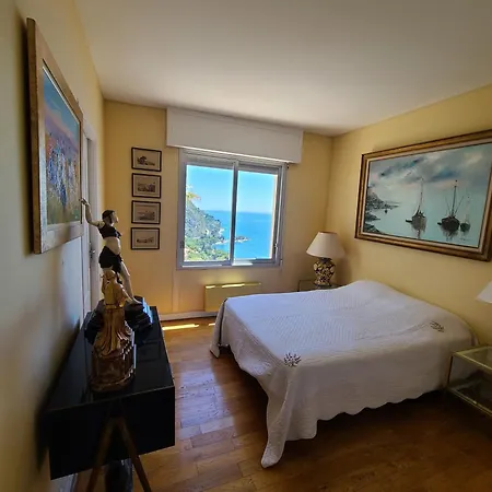 Sur - Vue Saint Jean Cap Ferrat * Eze