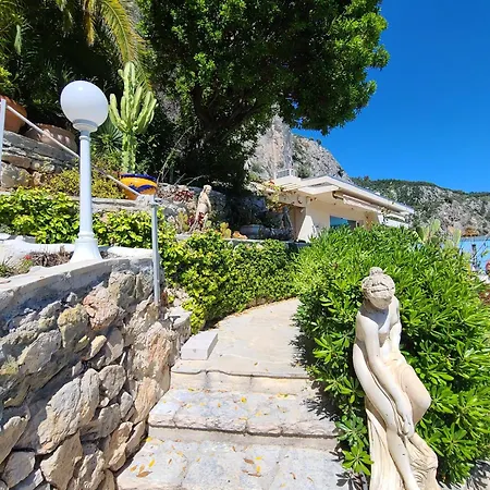 Sur - Vue Saint Jean Cap Ferrat * Eze