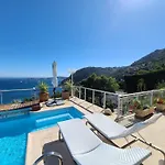 Sur - Vue Saint Jean Cap Ferrat * Èze