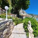 Sur - Vue Saint Jean Cap Ferrat * Èze