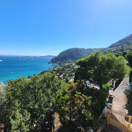 Sur - Vue Saint Jean Cap Ferrat *
