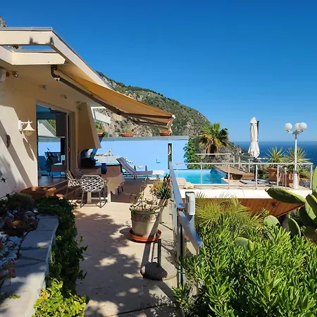 Sur - Vue Saint Jean Cap Ferrat Эз