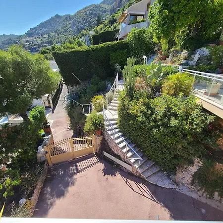 Sur - Vue Saint Jean Cap Ferrat *