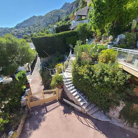 Sur - Vue Saint Jean Cap Ferrat * Èze