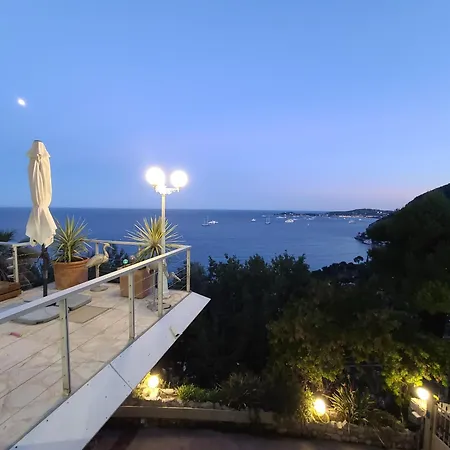 Sur - Vue Saint Jean Cap Ferrat * Èze